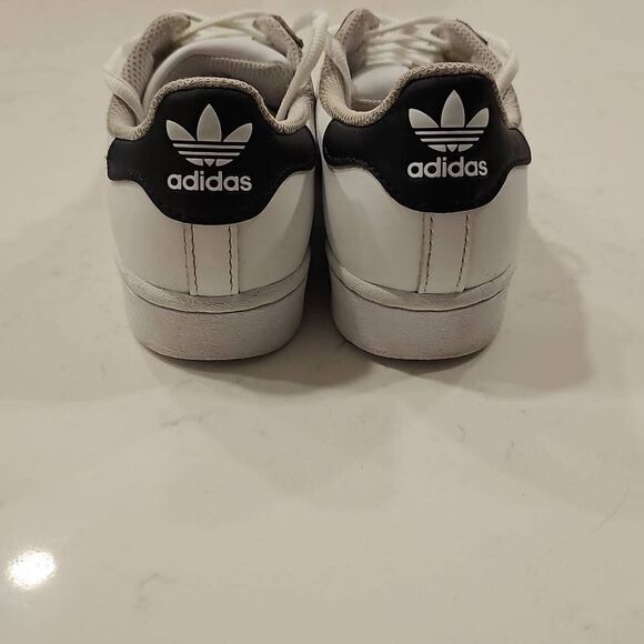 Adidas Superstar. Youth size 6. - Picture 5 of 8